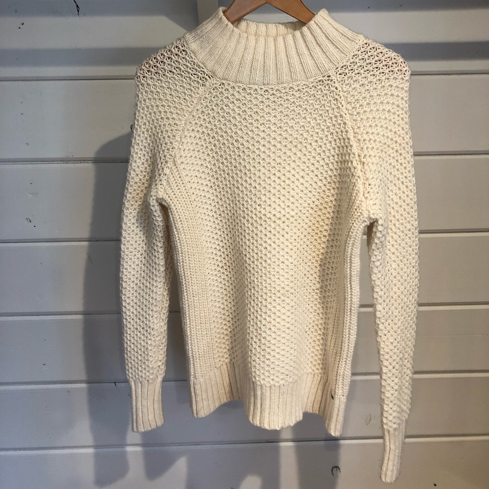 AMERICAN EAGLE Chunky Knit Cream Sweater Size S